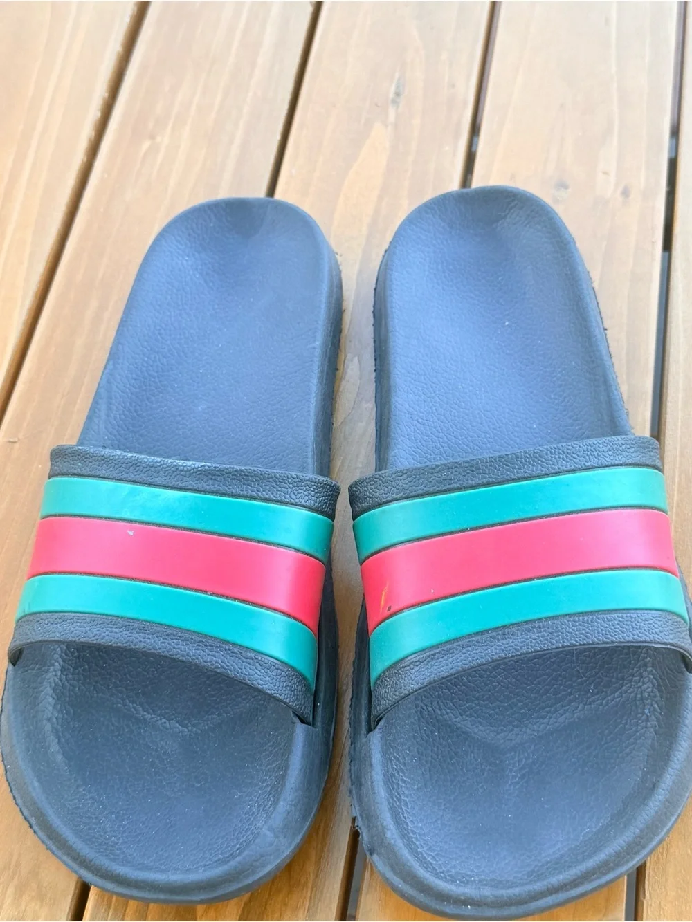 Mens Slides black green and red size 43/9.5